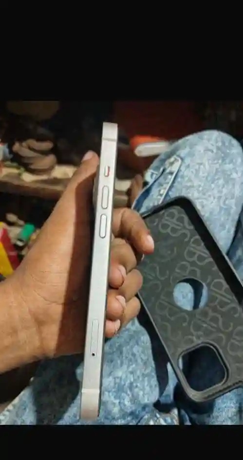 Apple iPhone 13