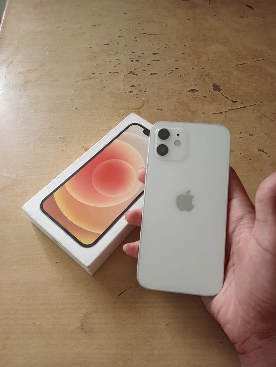 Apple iPhone 12