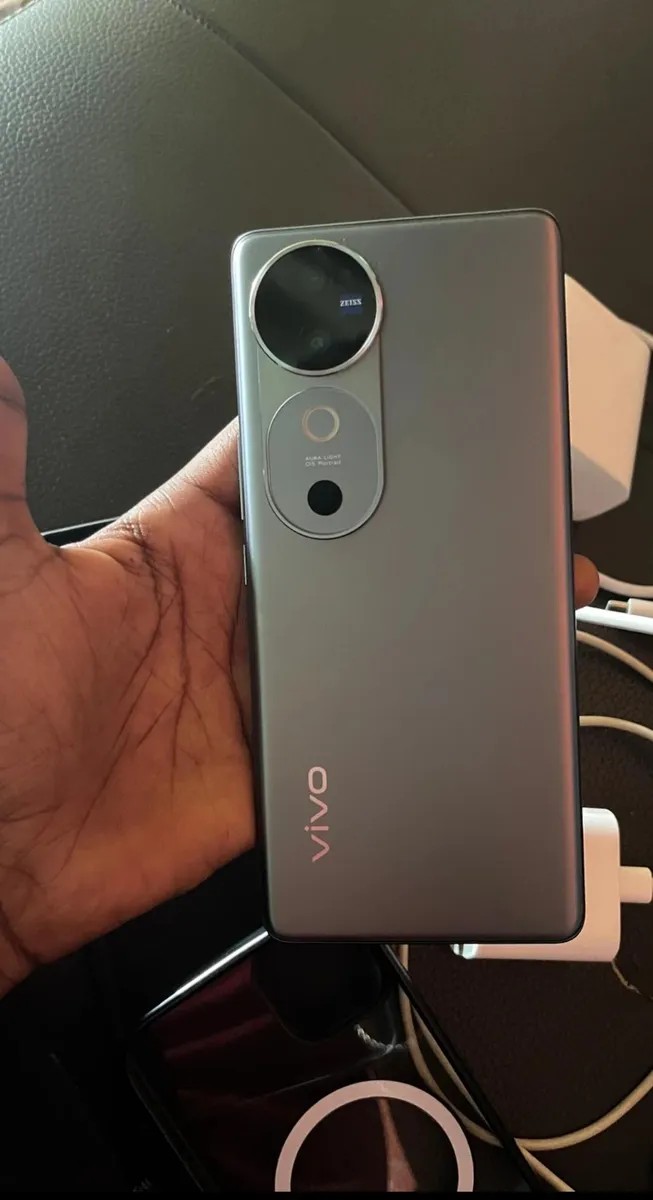 vivo V40