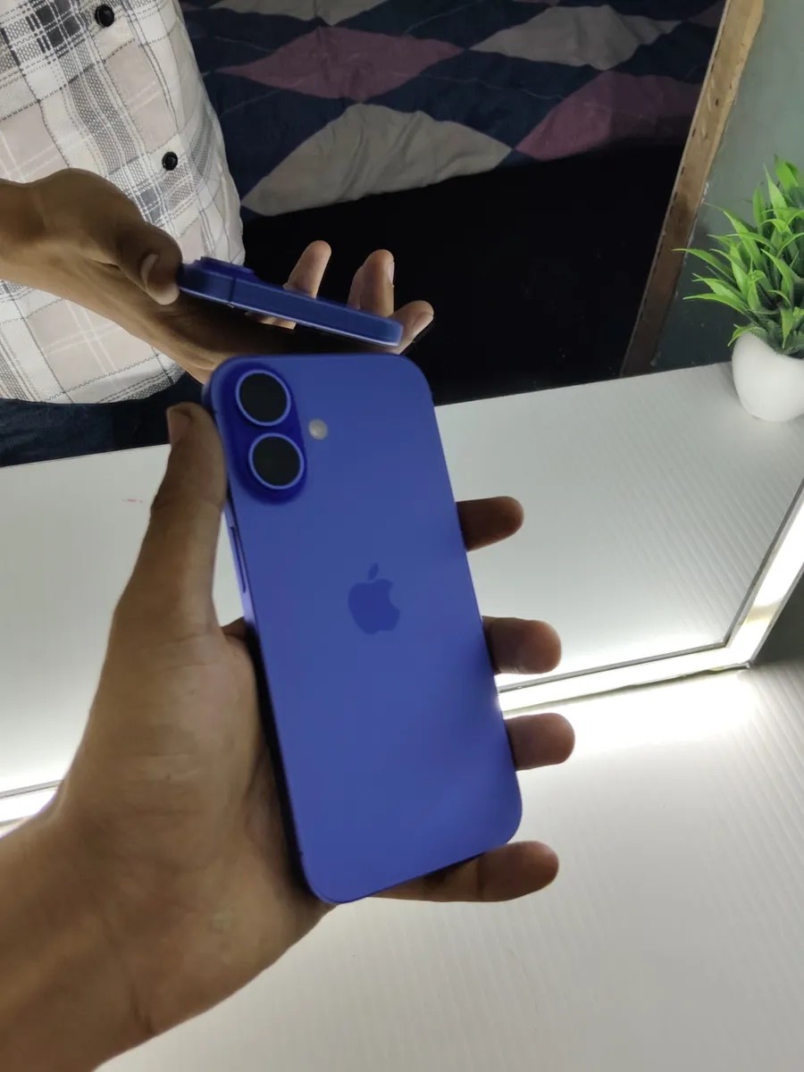 Apple iPhone 16