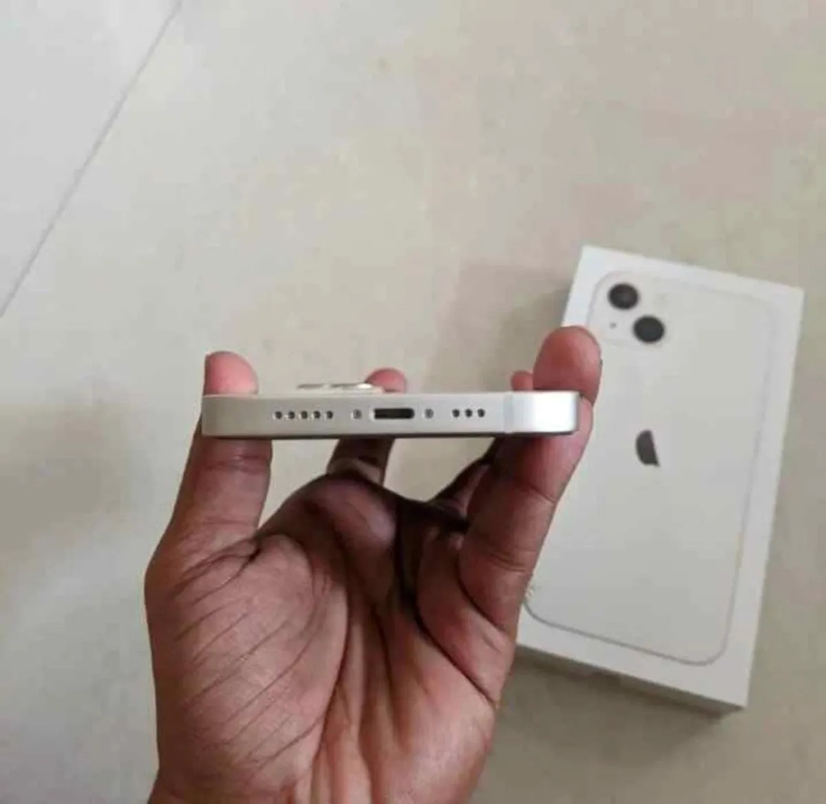 Apple iPhone 13