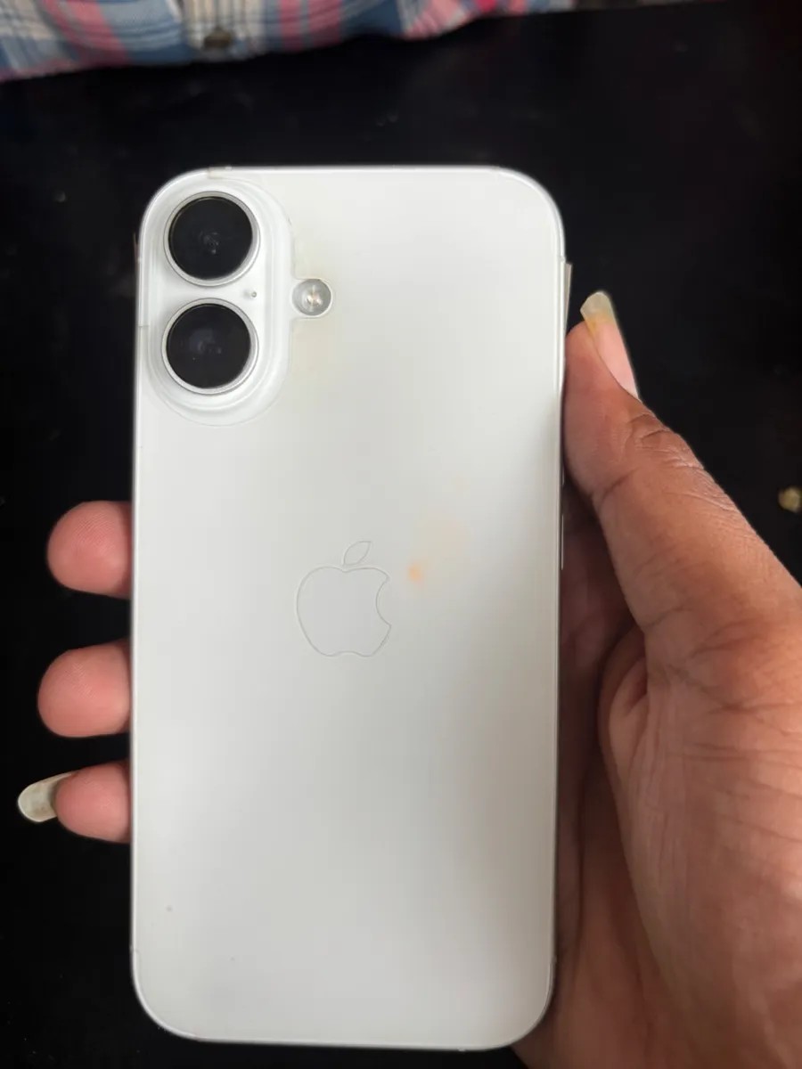 Apple iPhone 16