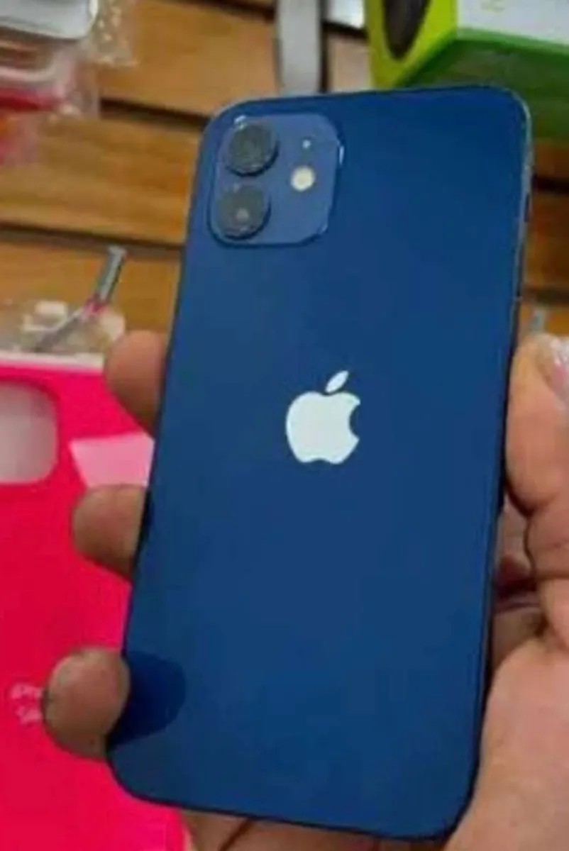 Apple iPhone 12