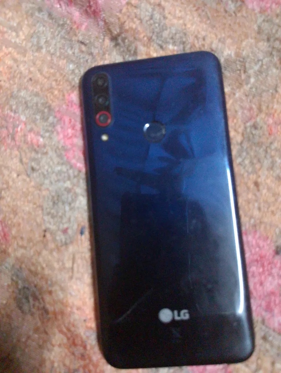 LG W30