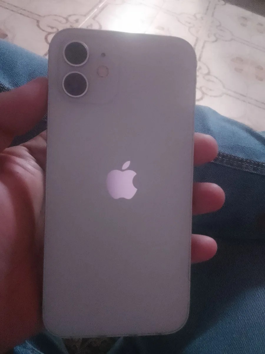 Apple iPhone 12