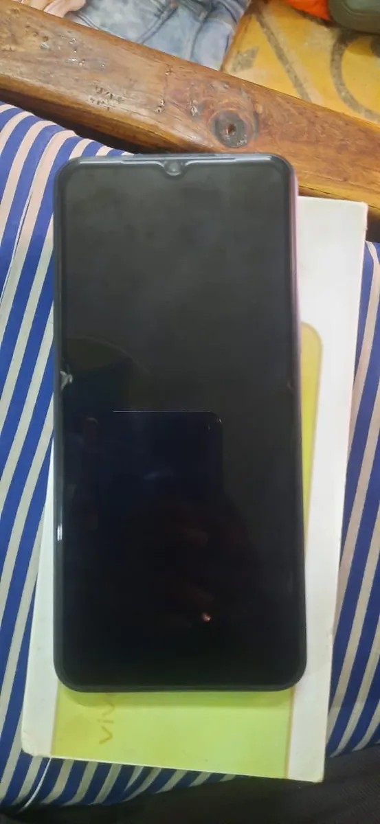 vivo Y35