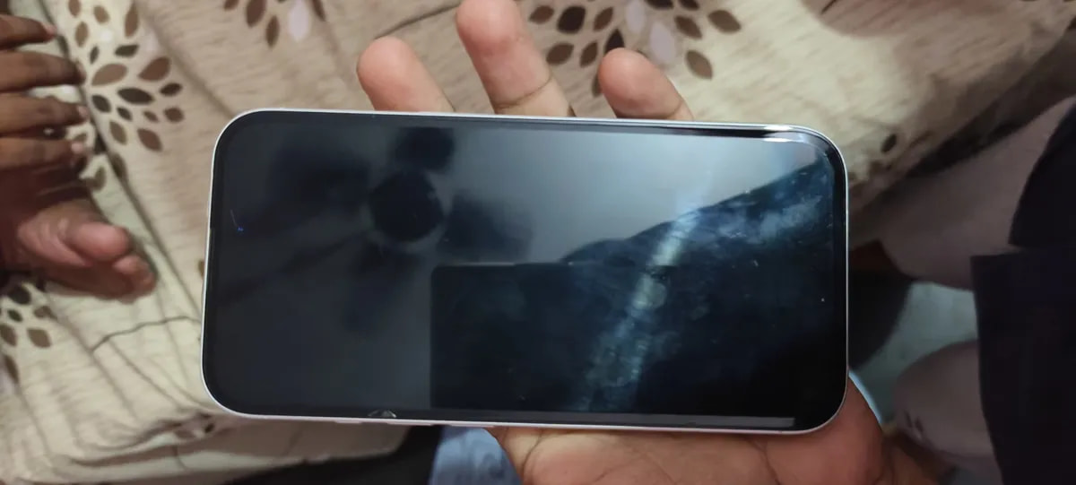 Apple iPhone 16