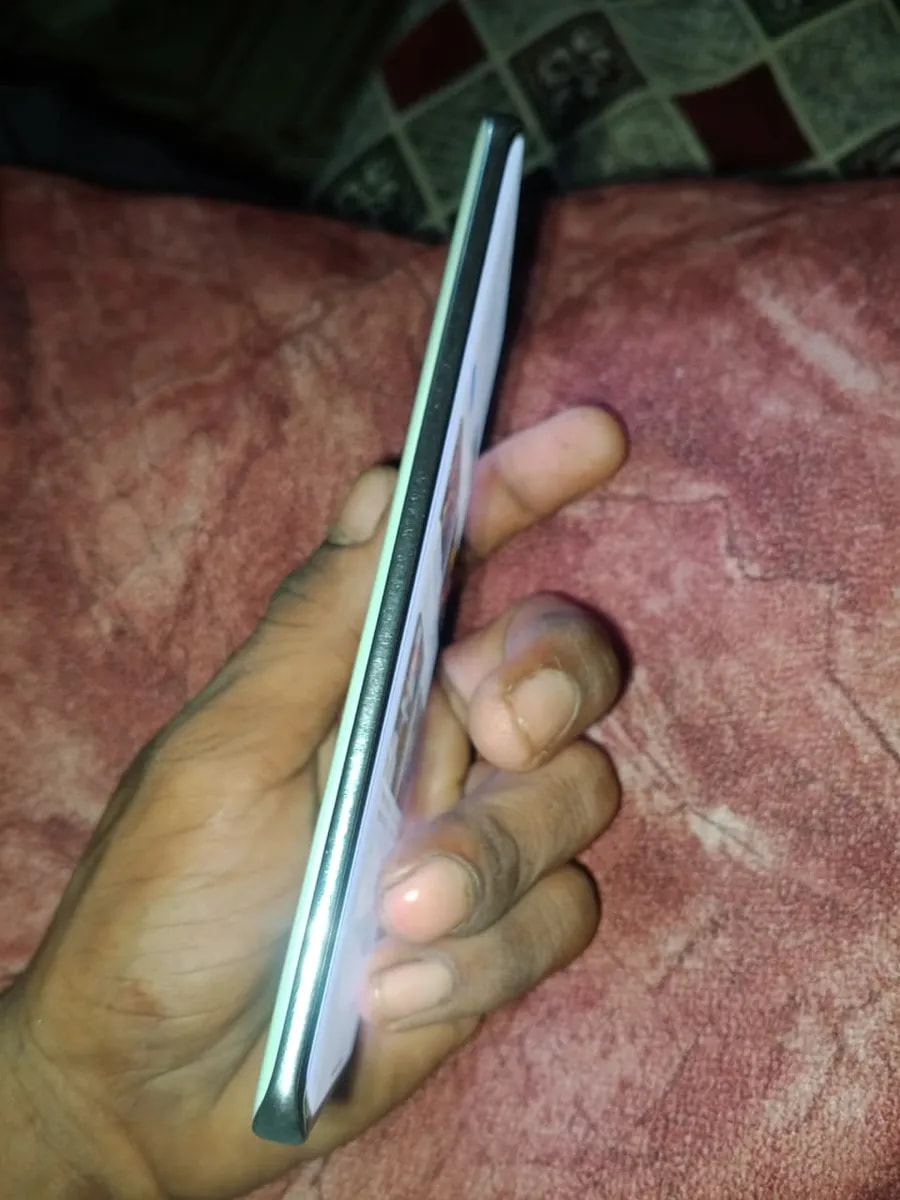 vivo V40e