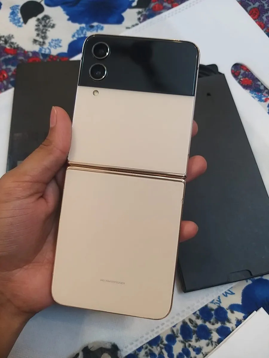 Samsung Galaxy Z Flip4