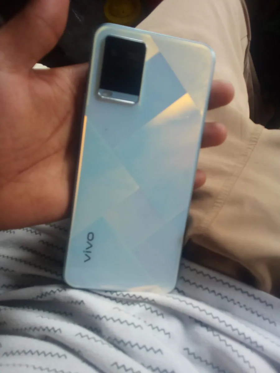 vivo Y21