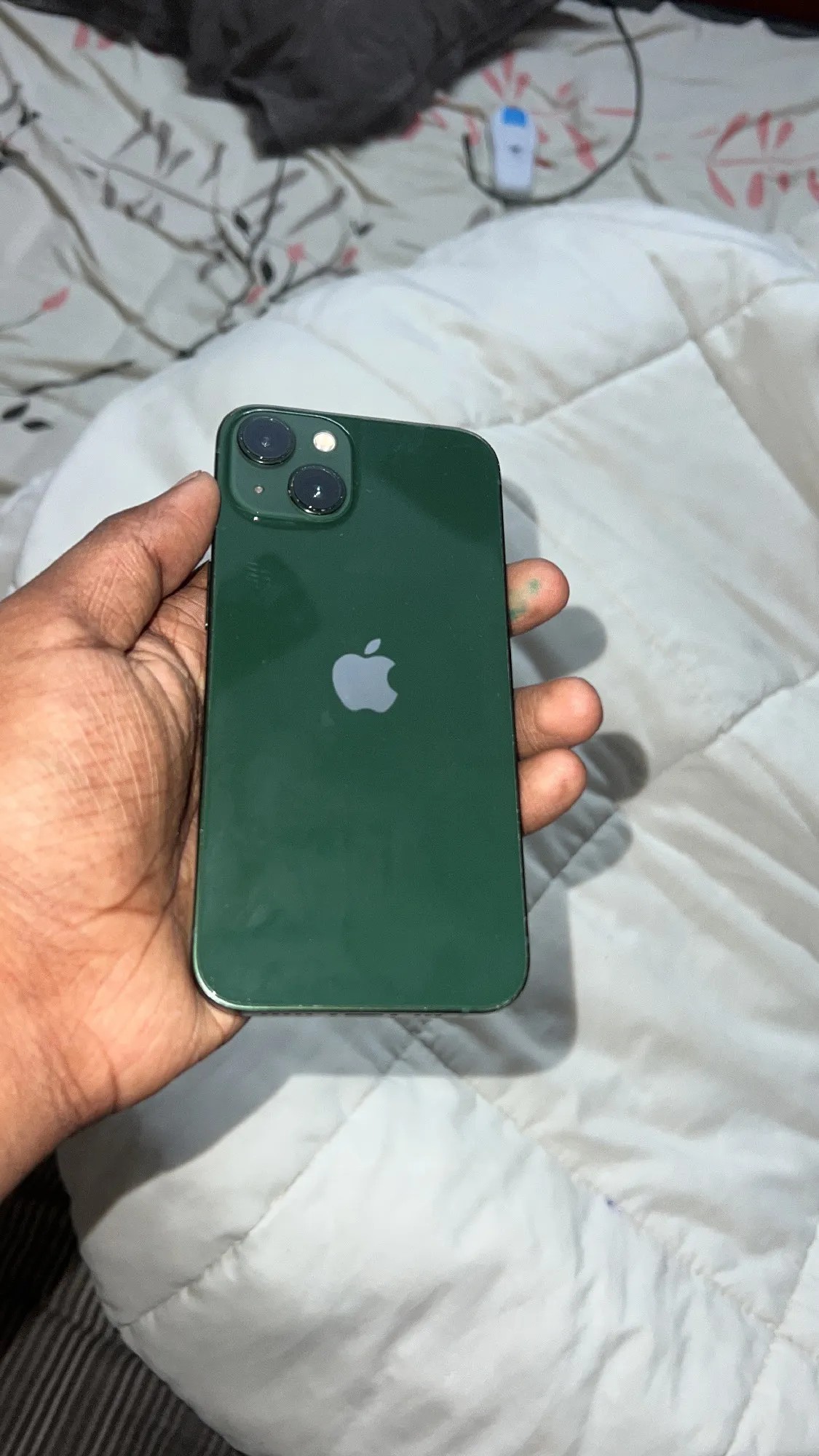Apple iPhone 13