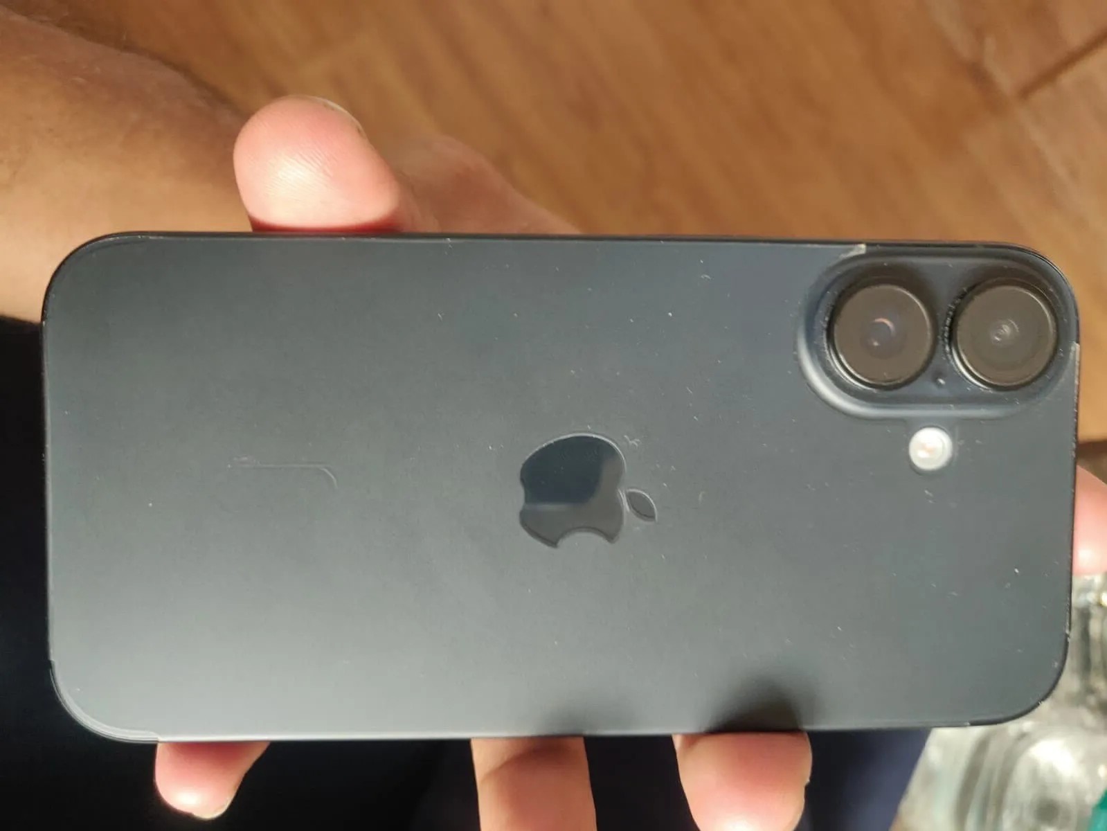 Apple iPhone 16