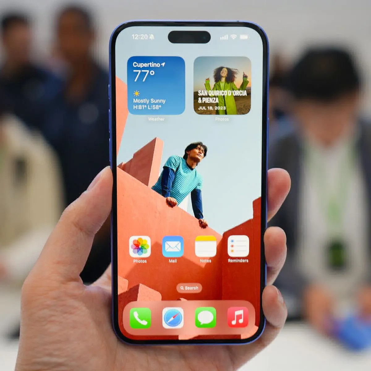 Apple iPhone 16
