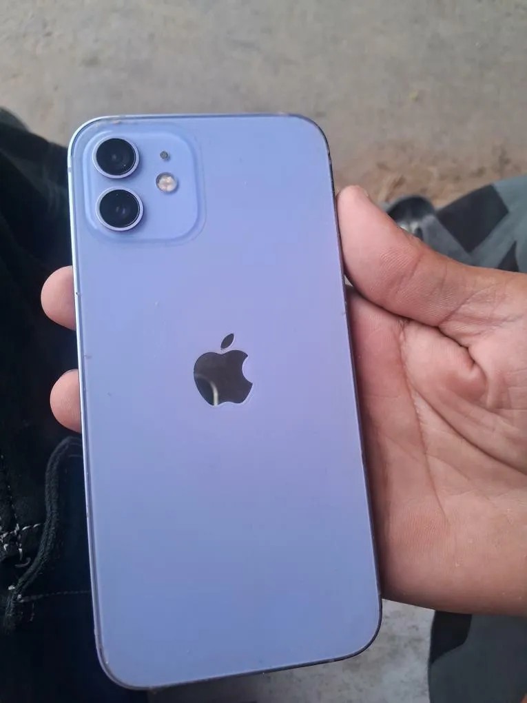 Apple iPhone 12