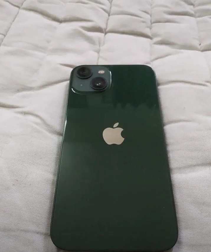 Apple iPhone 13