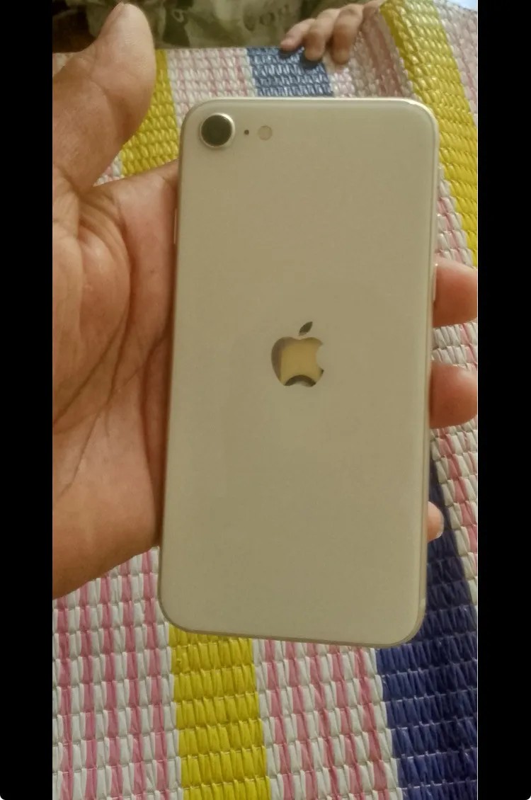 Apple iPhone SE (2022)