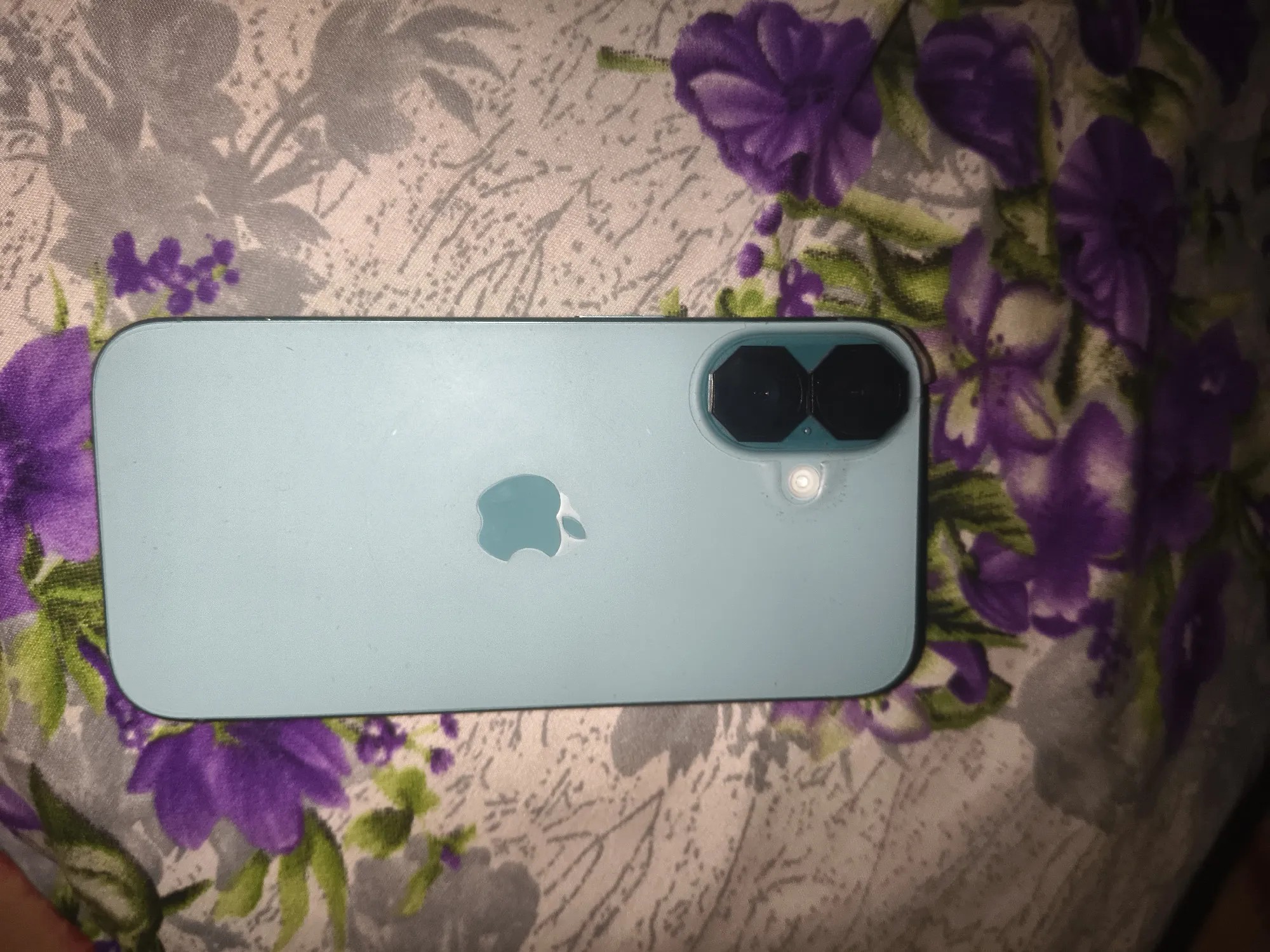 Apple iPhone 16