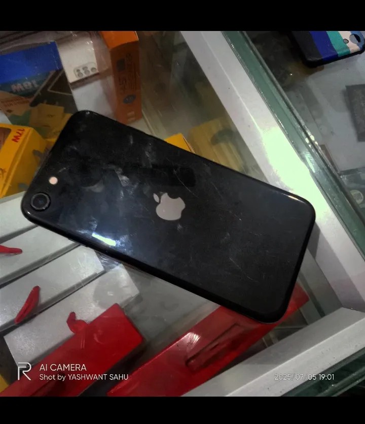 Apple iPhone SE (2020)