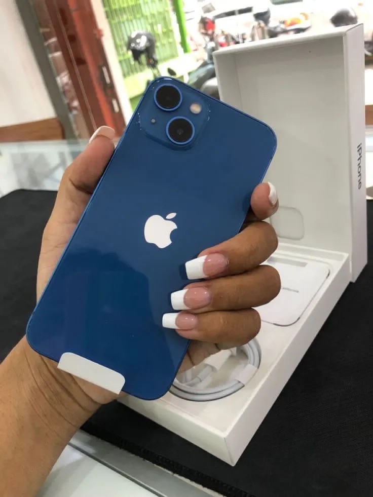 Apple iPhone 13