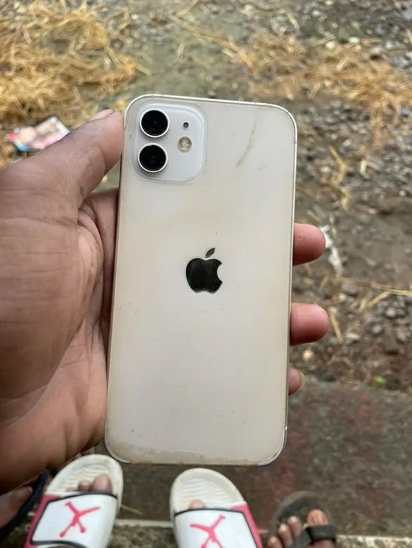 Apple iPhone 12