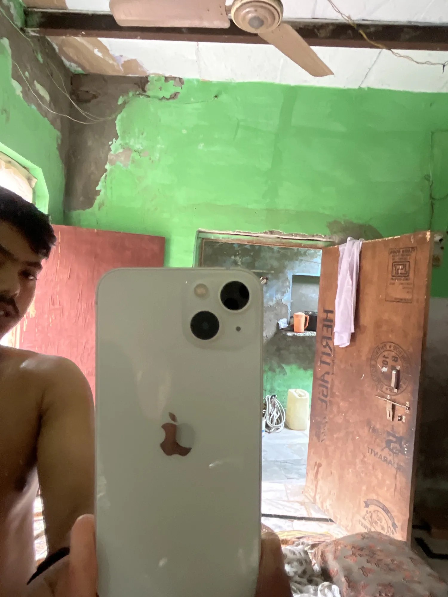 Apple iPhone 13
