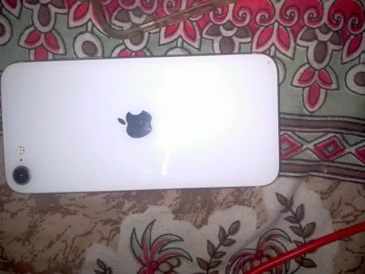 Apple iPhone SE (2020)