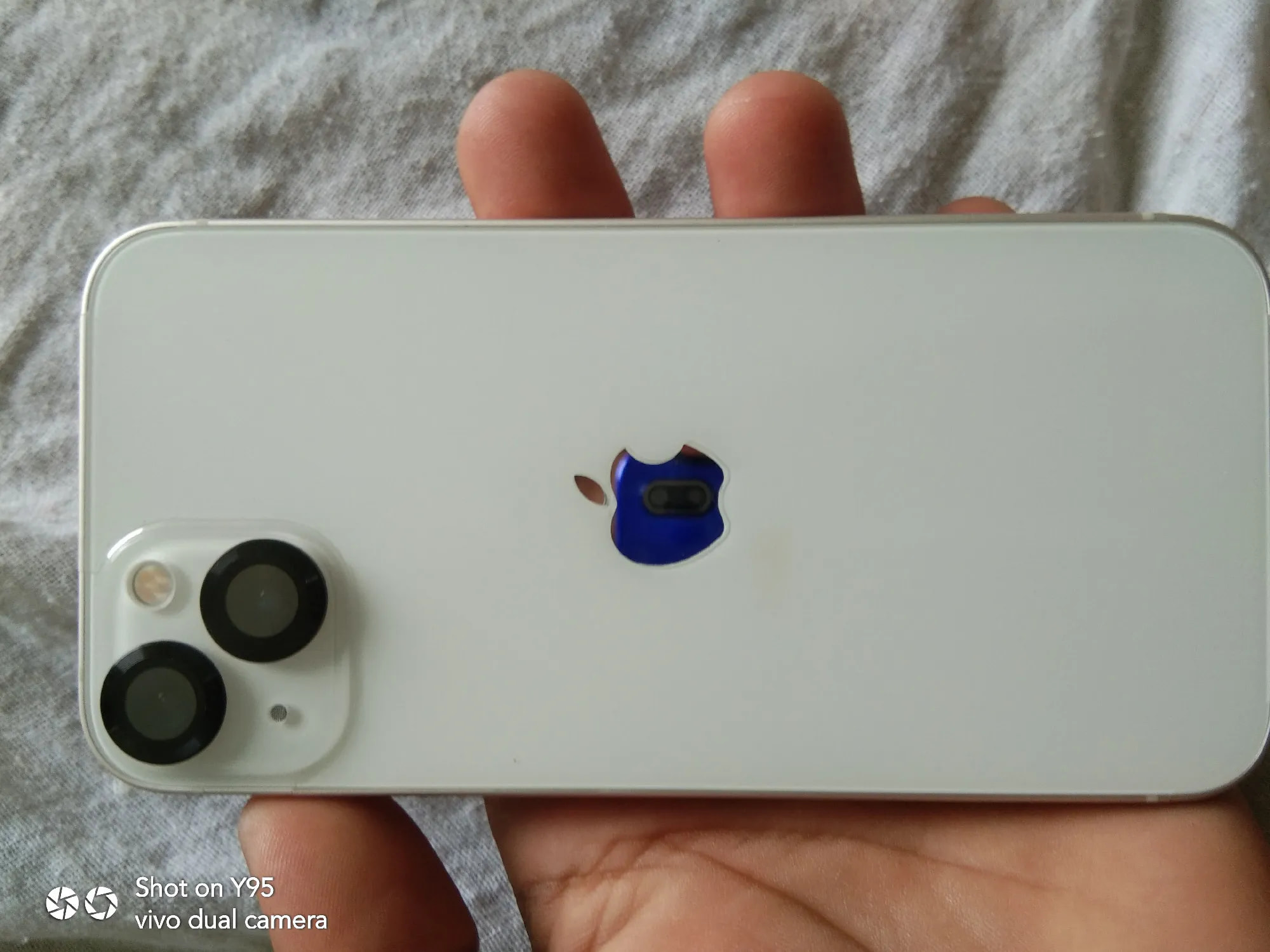 Apple iPhone 13