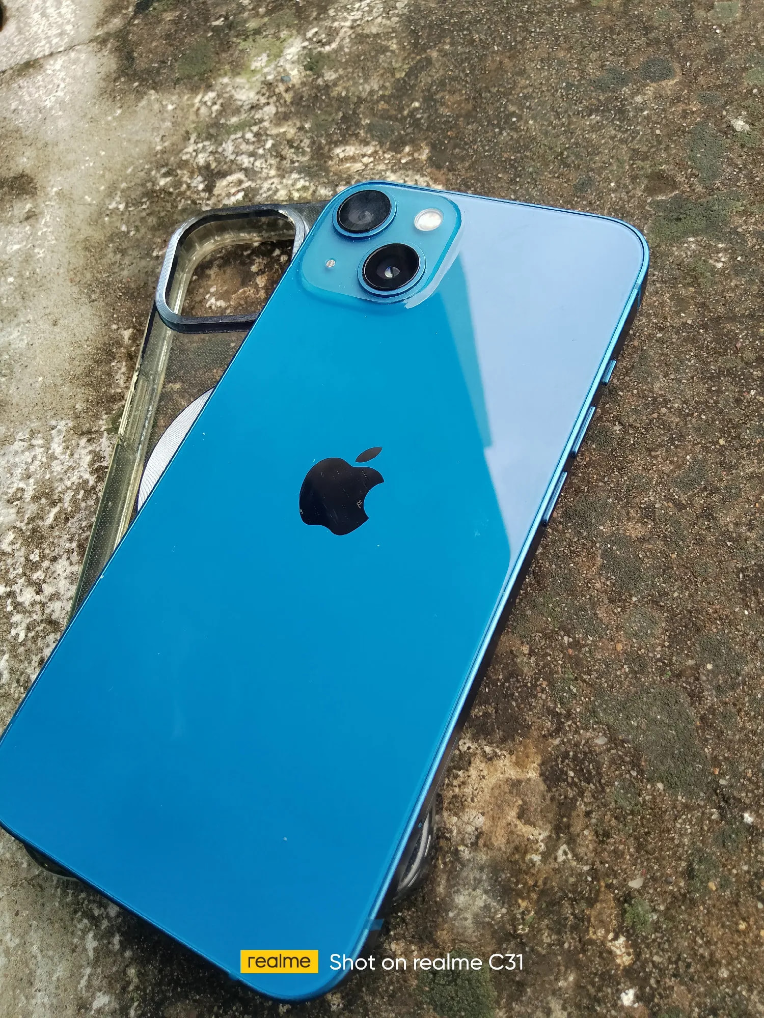 Apple iPhone 13