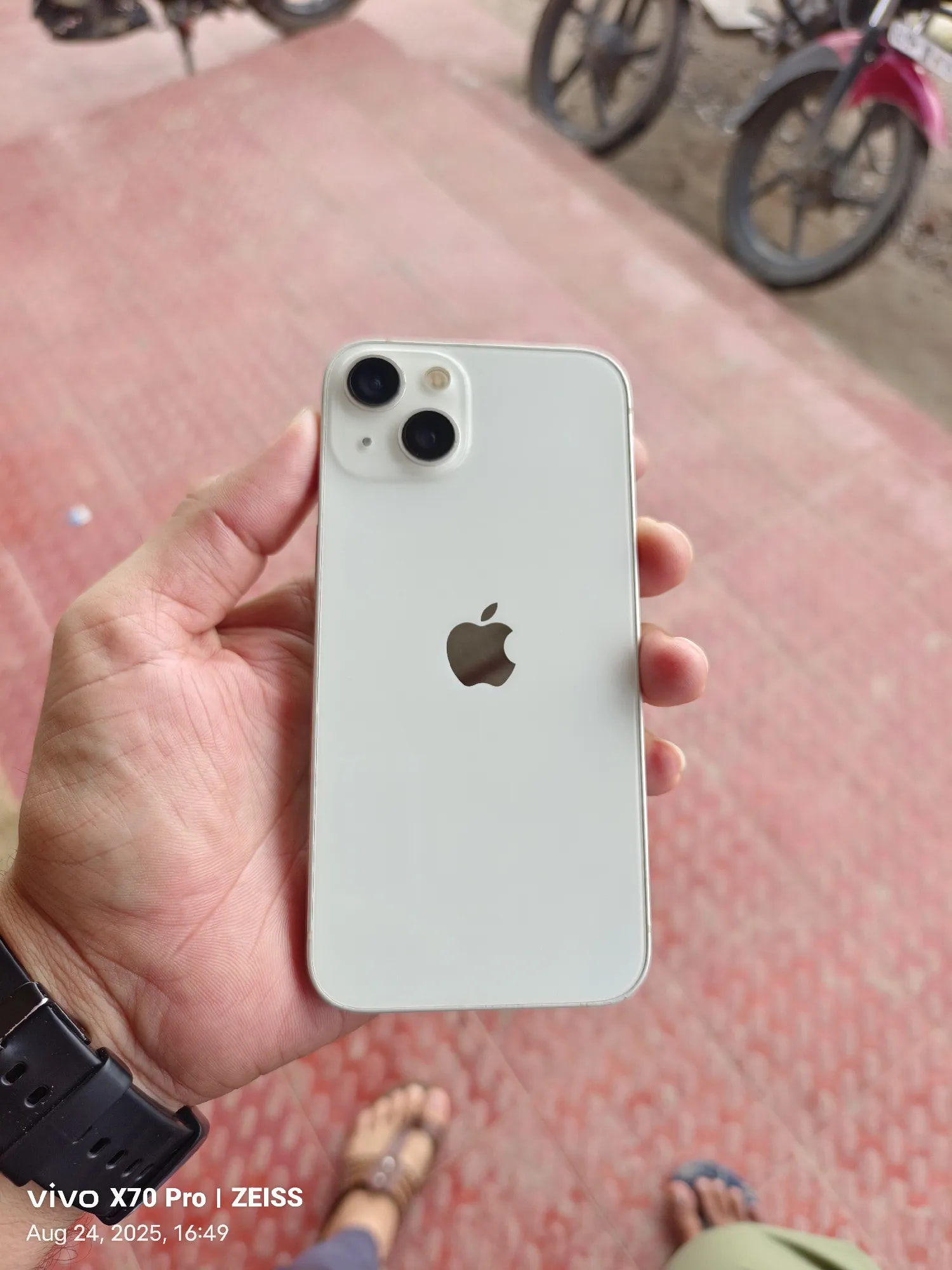 Apple iPhone 13