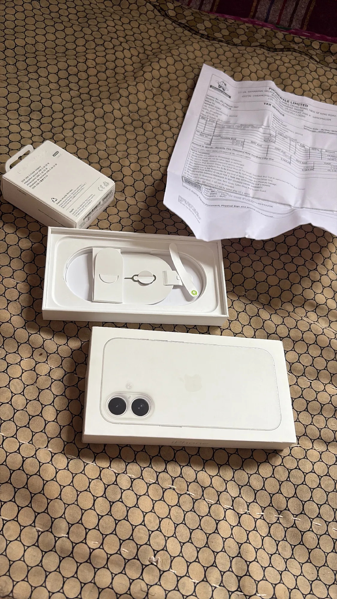 Apple iPhone 16