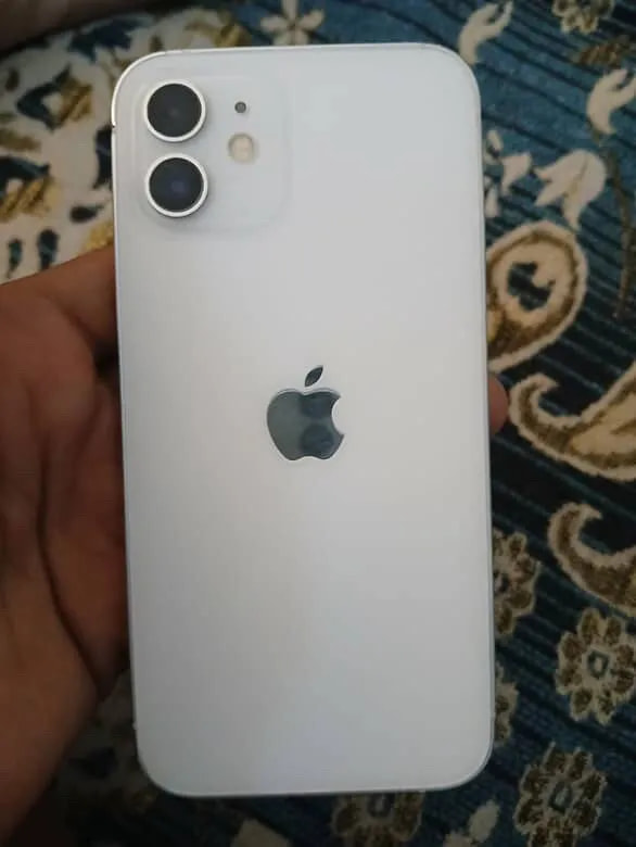 Apple iPhone 12