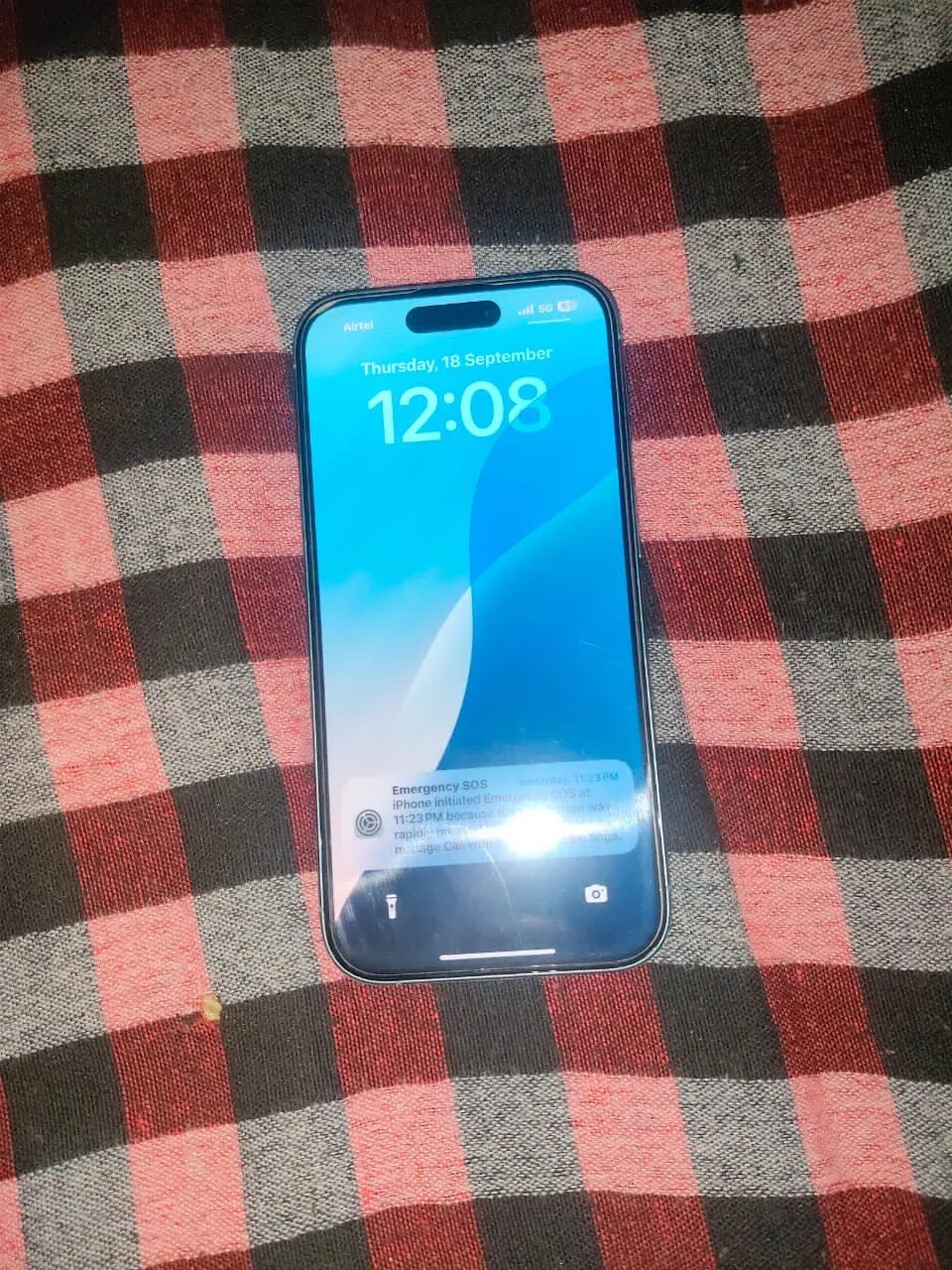 Apple iPhone 16