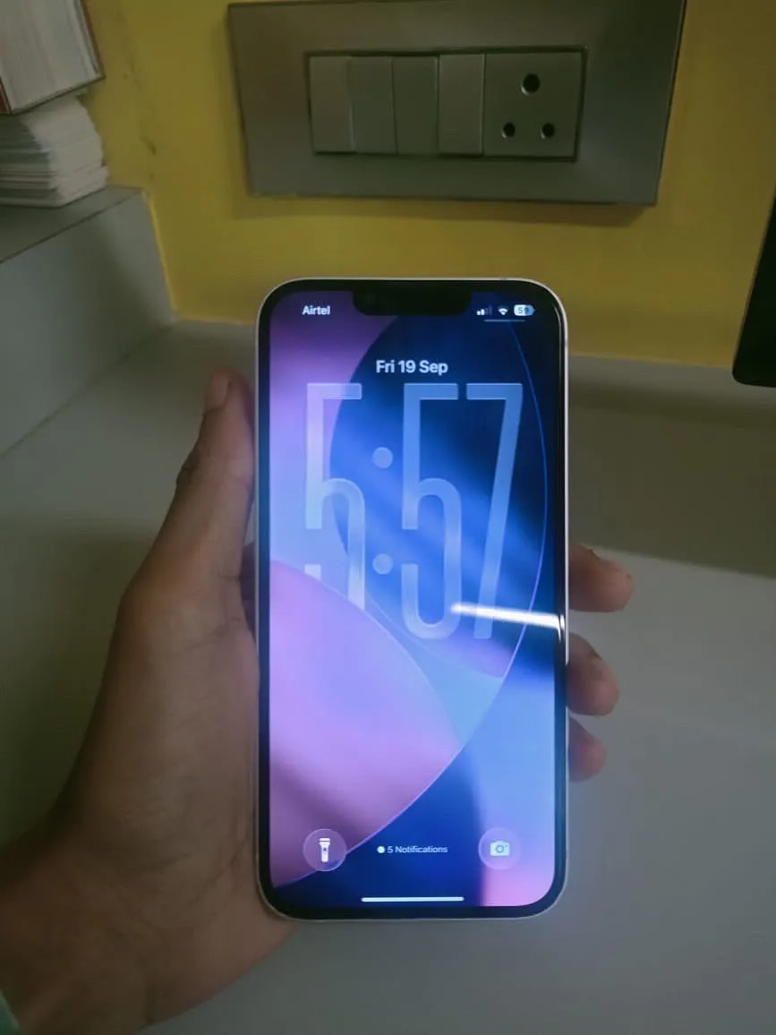 Apple iPhone 13