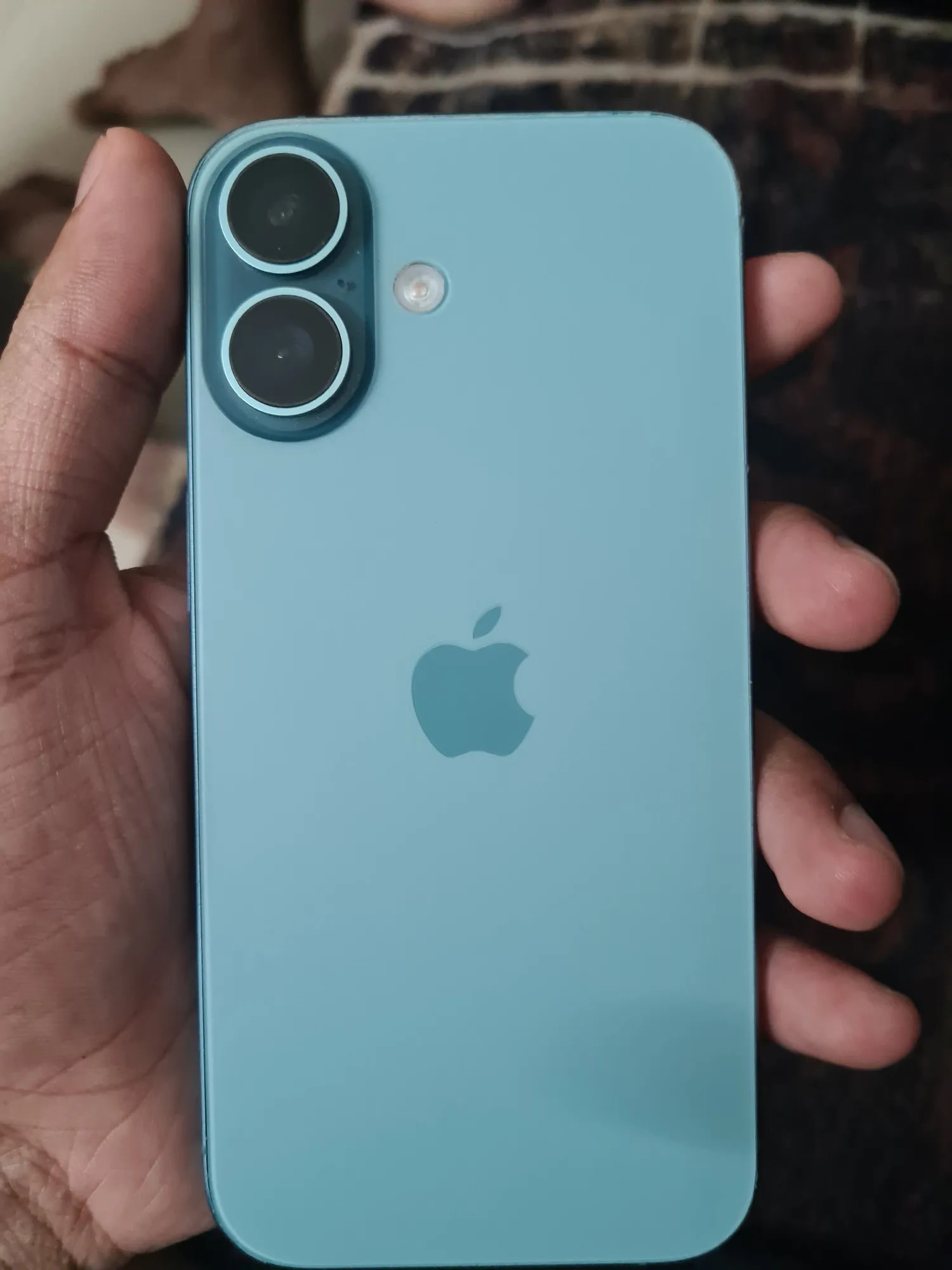 Apple iPhone 16