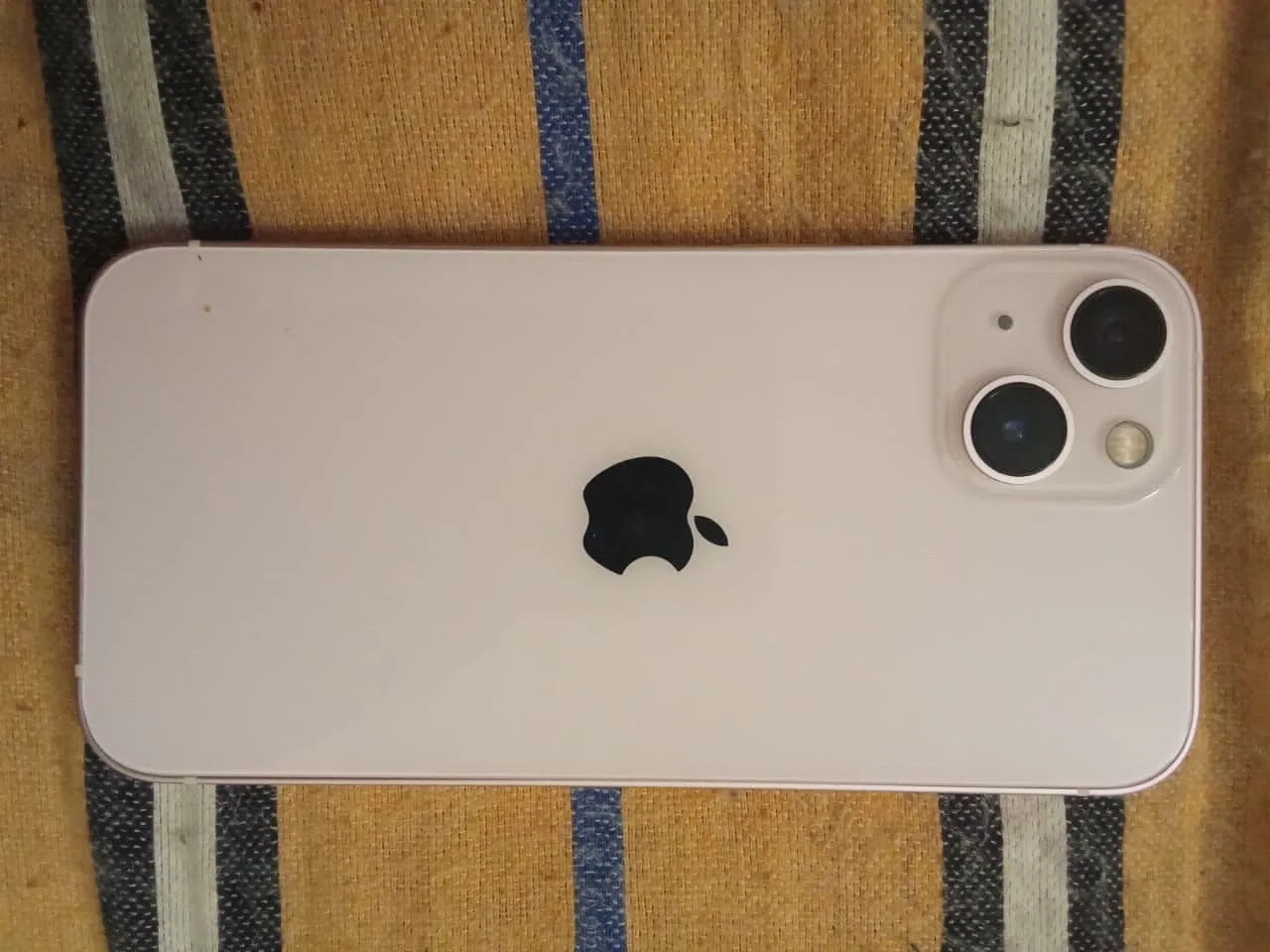 Apple iPhone 13