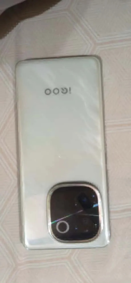 vivo iQOO Z9s Pro