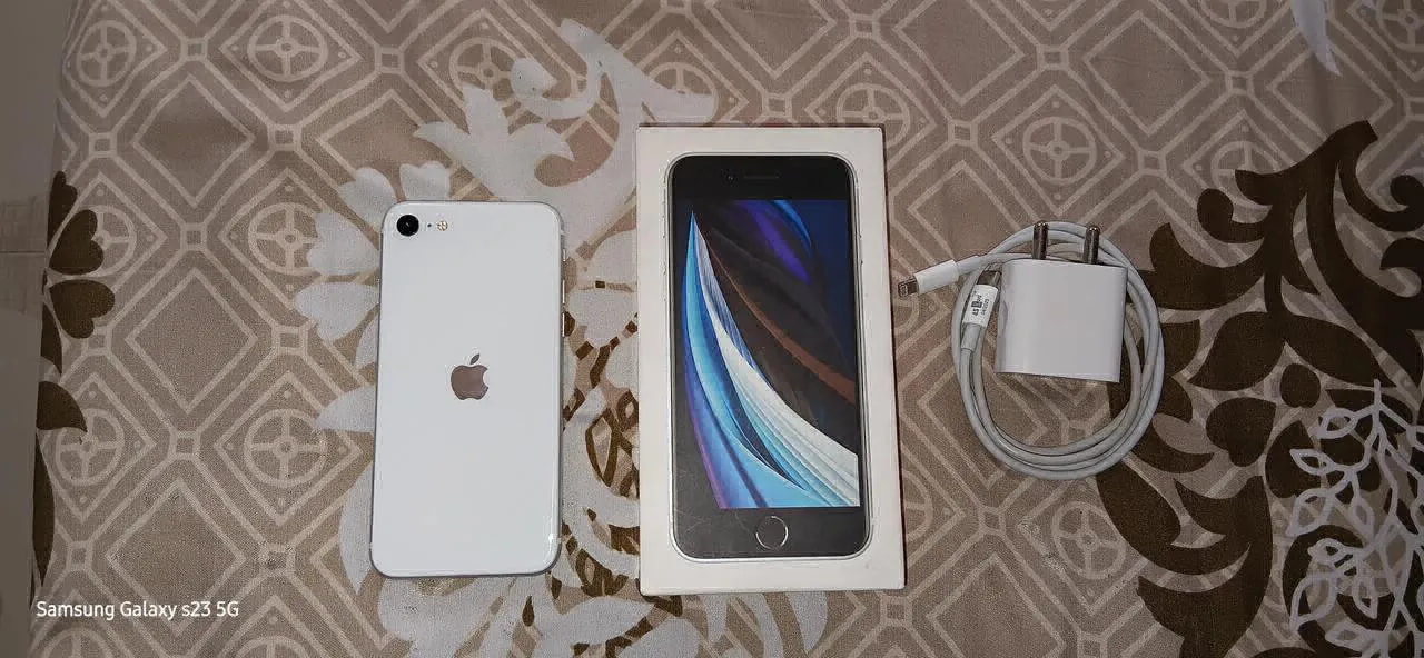Apple iPhone SE (2020)