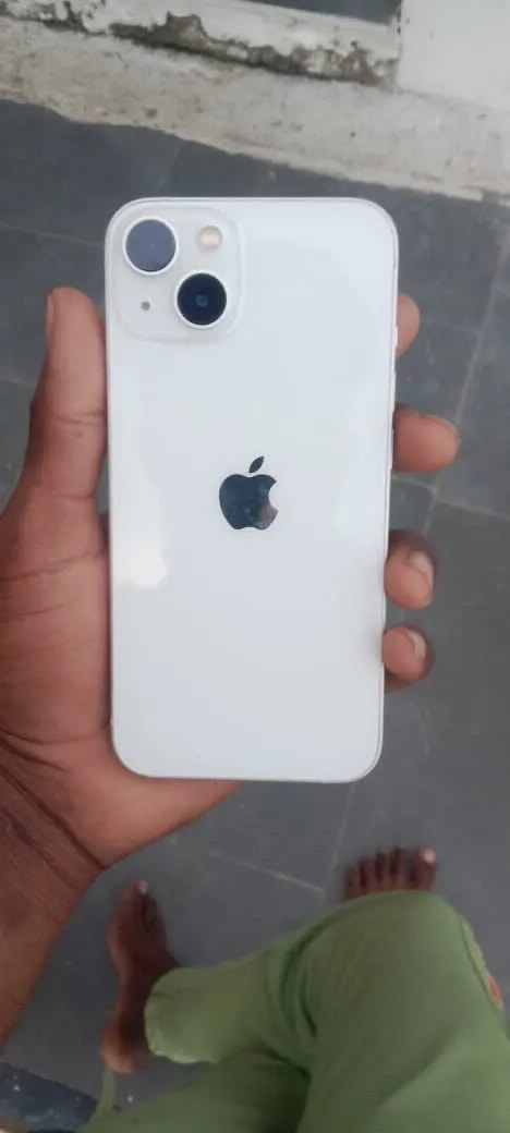 Apple iPhone 13