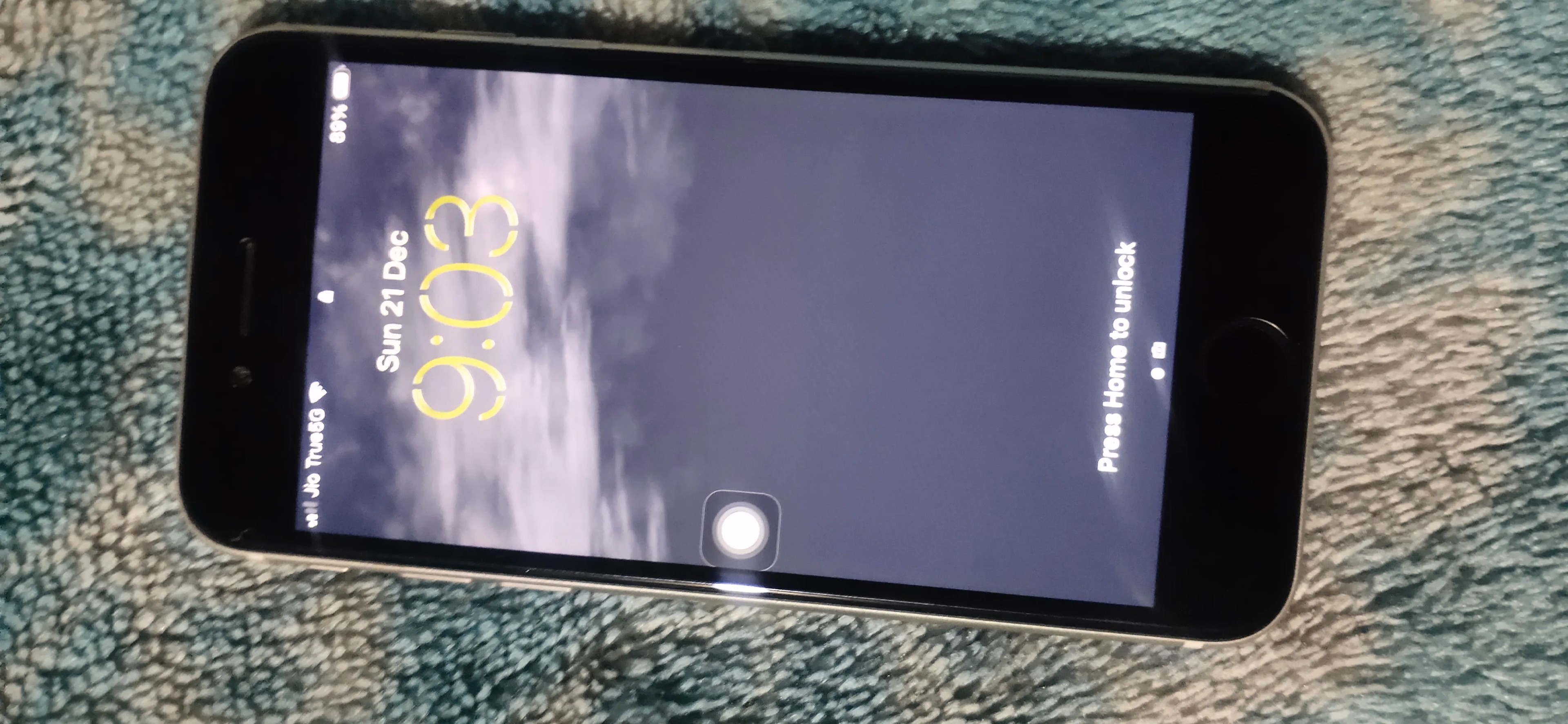 Apple iPhone SE (2022)