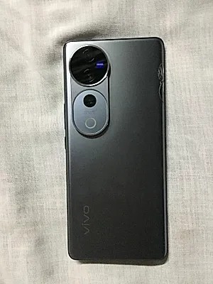 vivo V40 Pro