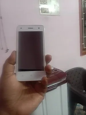 Lava Z40