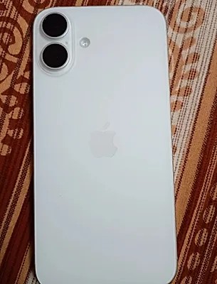 Apple iPhone 16