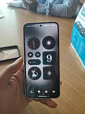 Nothing Phone (2)