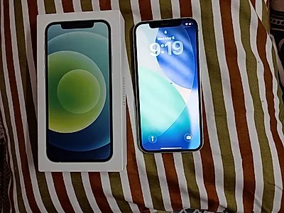 Apple iPhone 12