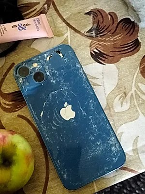 Apple iPhone 13