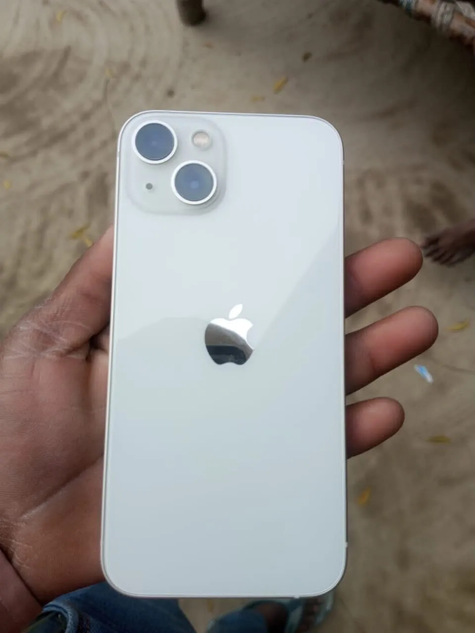 Apple iPhone 13