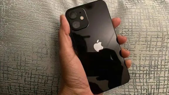 Apple iPhone 12