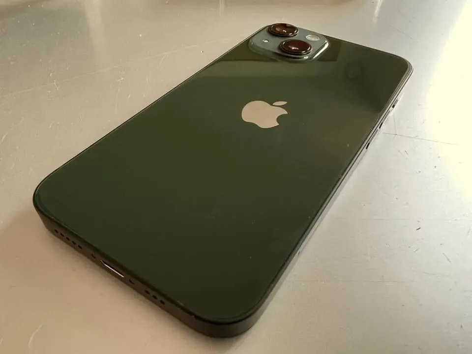 Apple iPhone 13