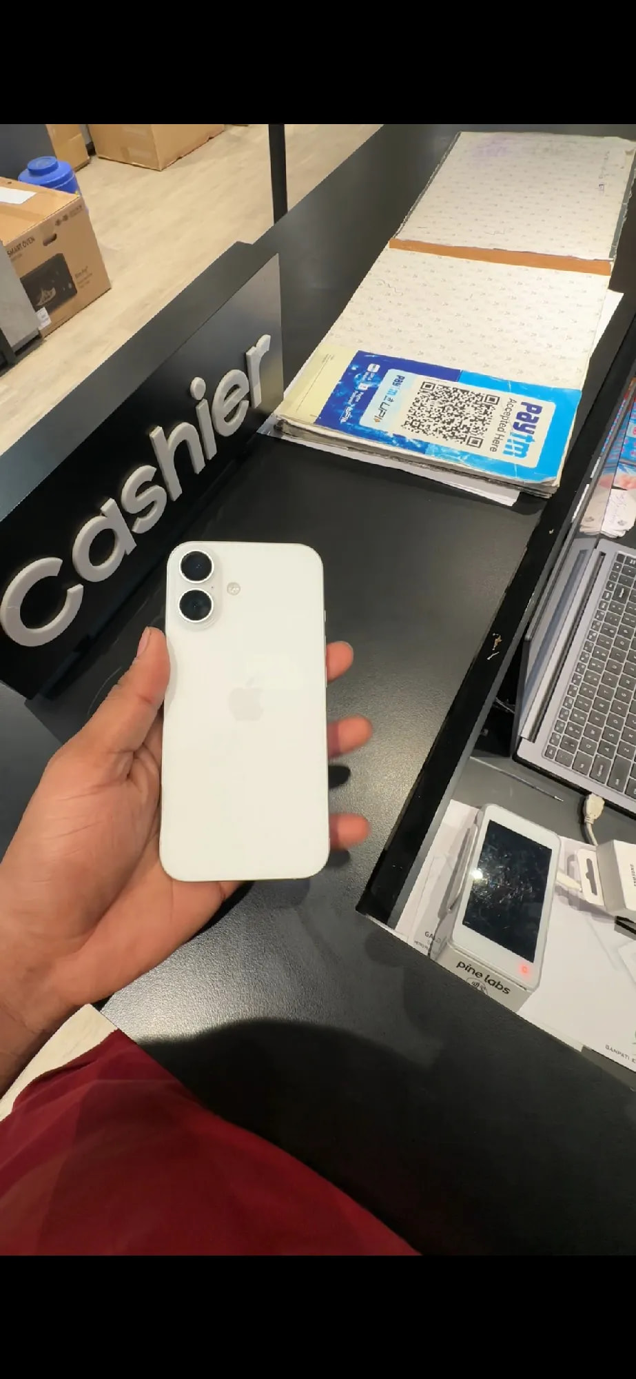 Apple iPhone 16